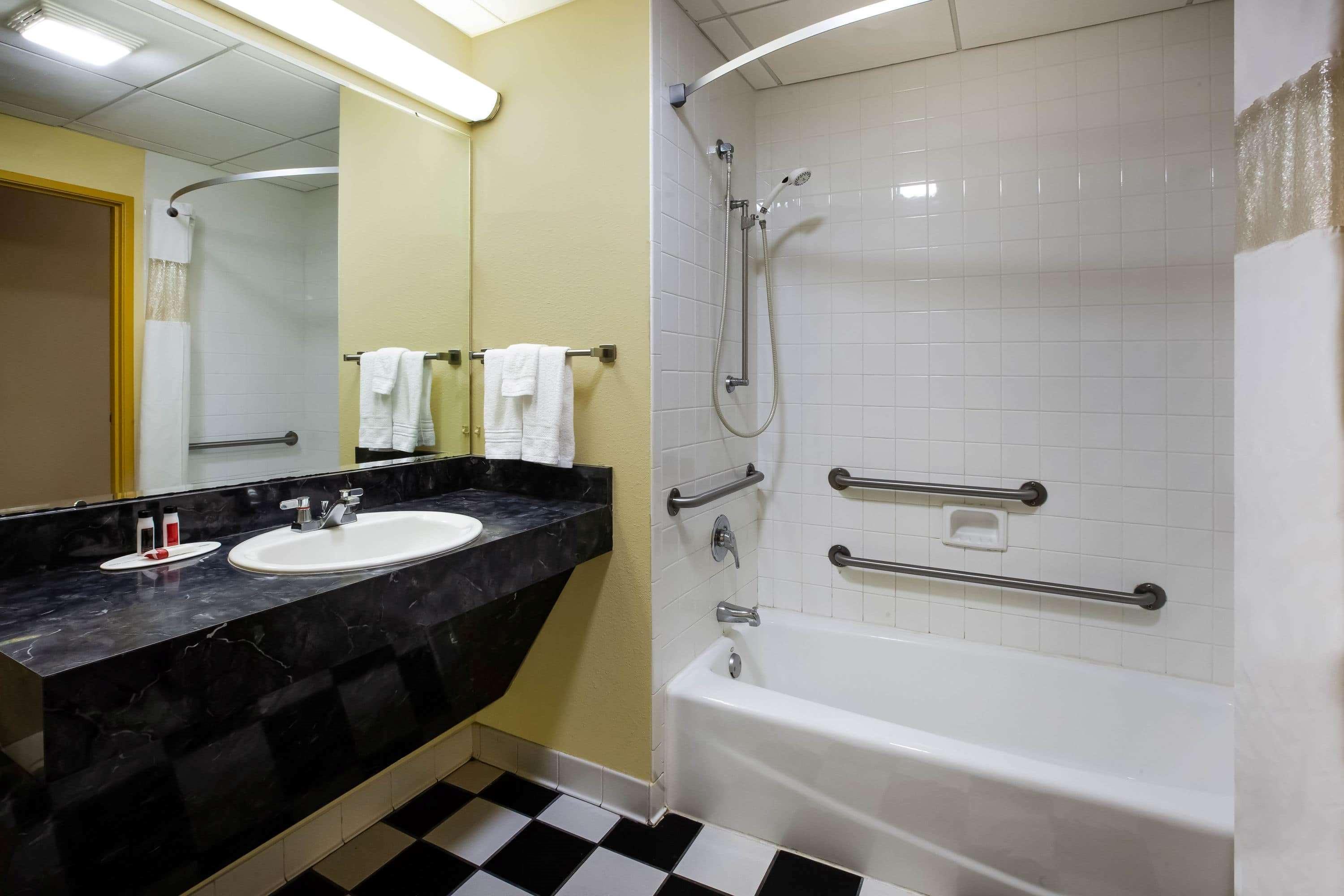 Days Inn By Wyndham Donegal Buitenkant foto
